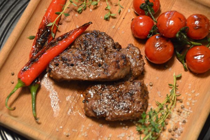 Angus Ribeye vs Angus Sirloin: Which One Should You Choose?