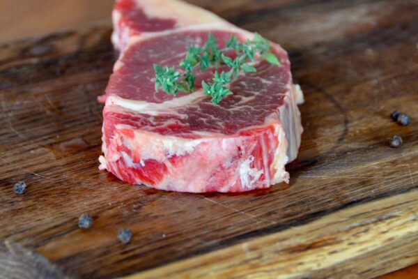 Արդյունաբերական միս՞, թե բնական աճեցված միս. Ինչ է իրականում ձեր սեղանին